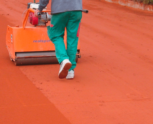 Entretien tennis terre battue