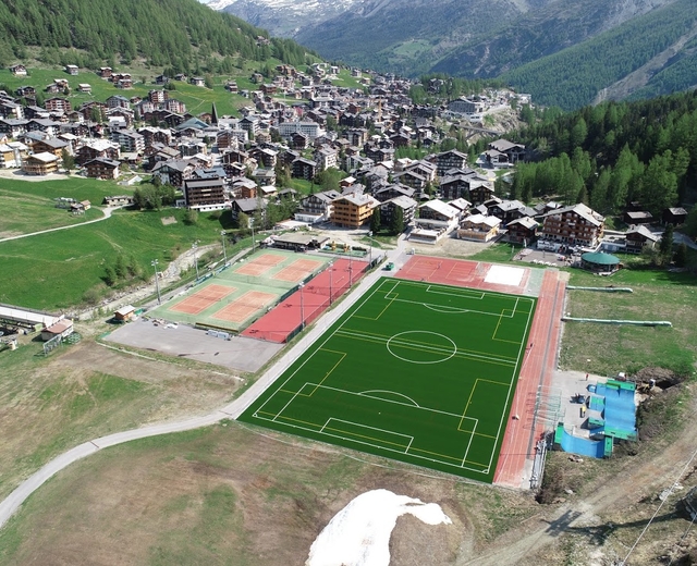 Rénovation d'un terrain de football Saas Fee