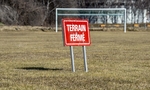 Terrain de football fermé